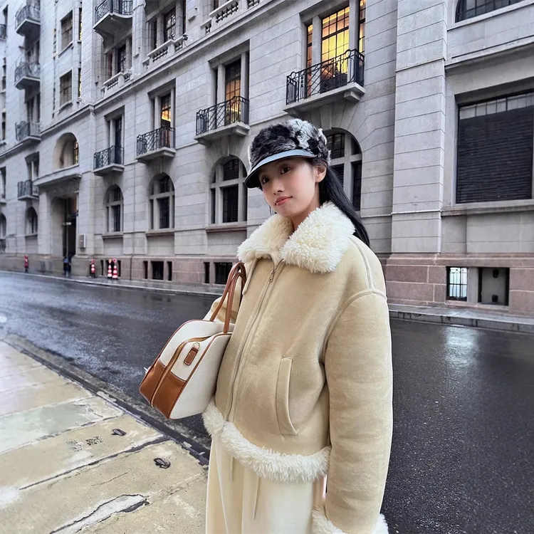 DM 62576 秋冬韩系复古机车皮毛一体立领加厚宽松保暖外套女