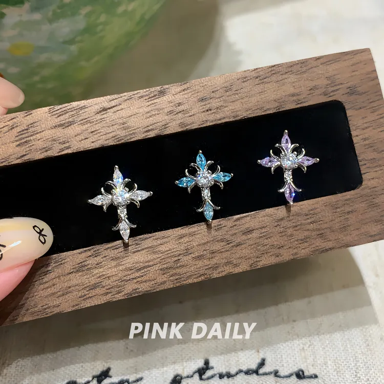 钛钢耳饰 Pink Daily蓝色巴洛克超闪锆石十字架耳钉女钛钢满钻耳