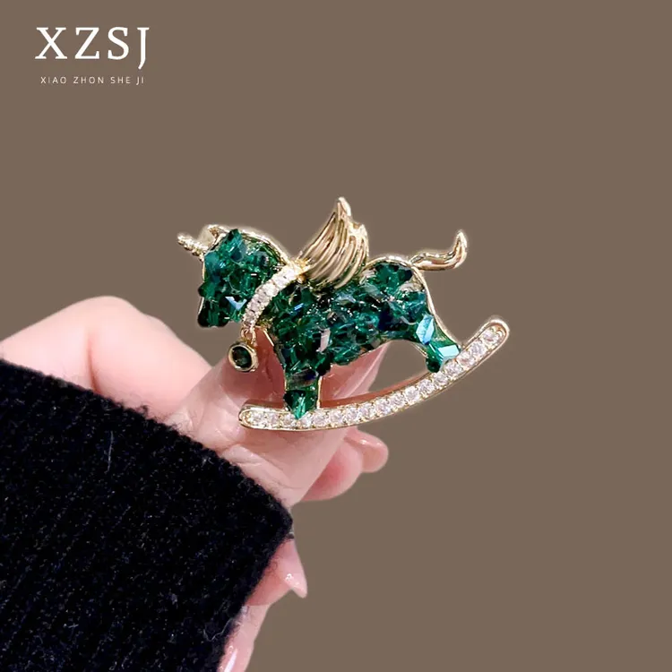 铜锆石胸针 手工水晶绿色小马别针女轻奢高档精致马年胸花男配饰