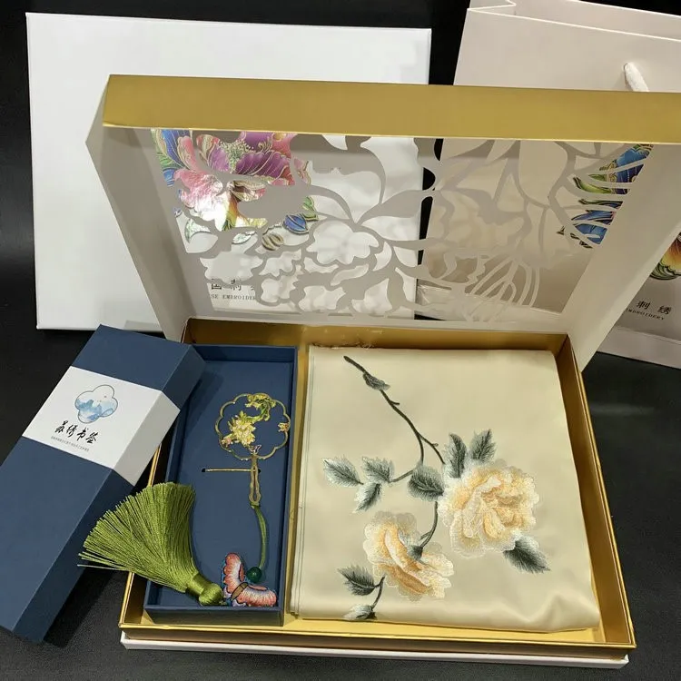 GH创意礼盒装礼品套组苏绣真丝围巾苏州刺绣桑蚕丝丝巾绣花黄铜书