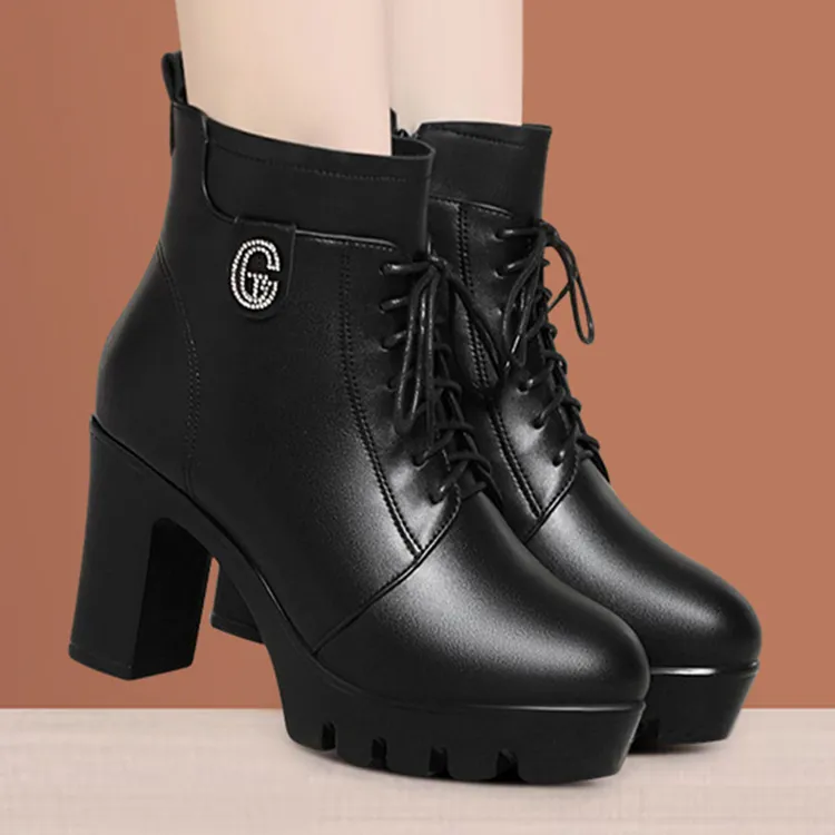 2025冬季新款加绒短筒马丁靴女圆头系带高跟女靴中年妈妈时尚单靴