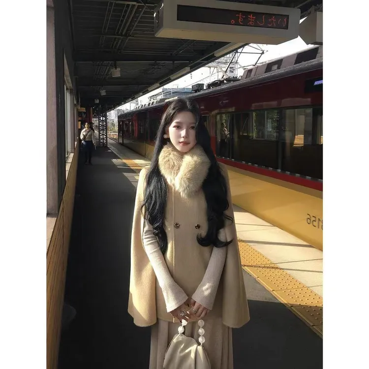 ICELOLLY财阀千金 秋冬时尚外套双面毛领气质斗篷8563沣