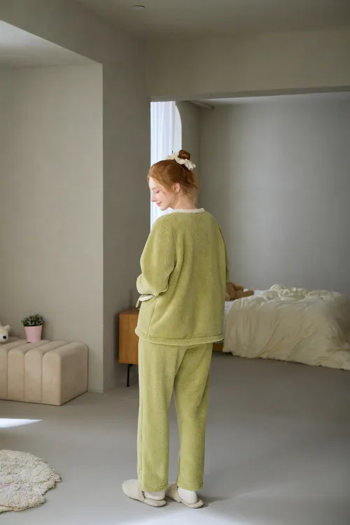 芬腾芬腾睡衣加绒冬季珊瑚绒加厚女款套装家居服长袖可外穿休闲款