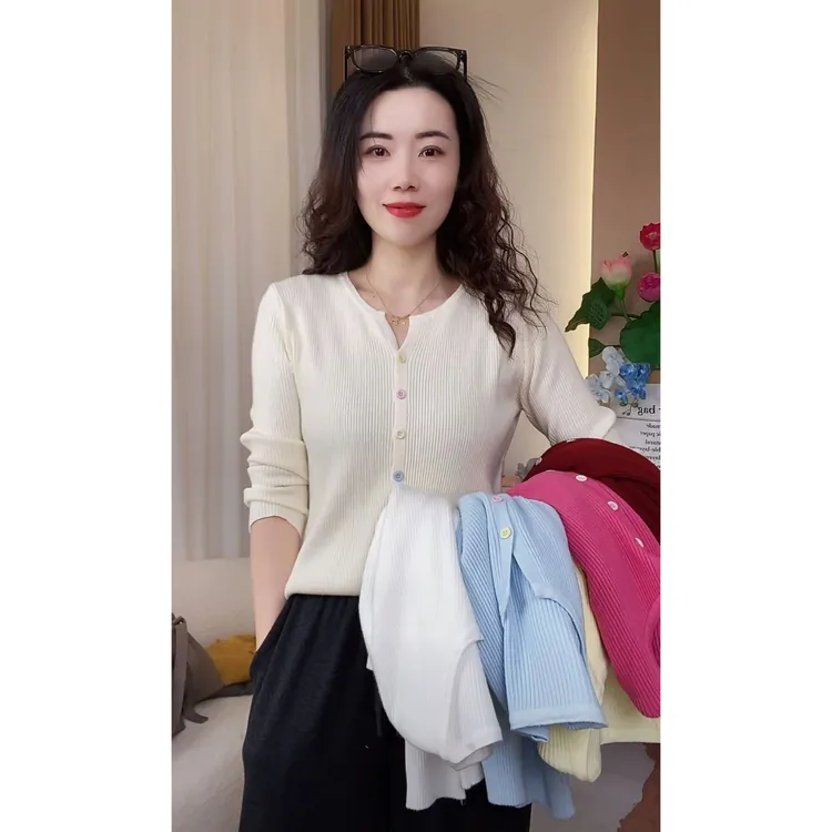 悠悠~【小糖豆】2025秋季v领长袖彩色纽扣开衫针织显瘦百搭纯色洋气