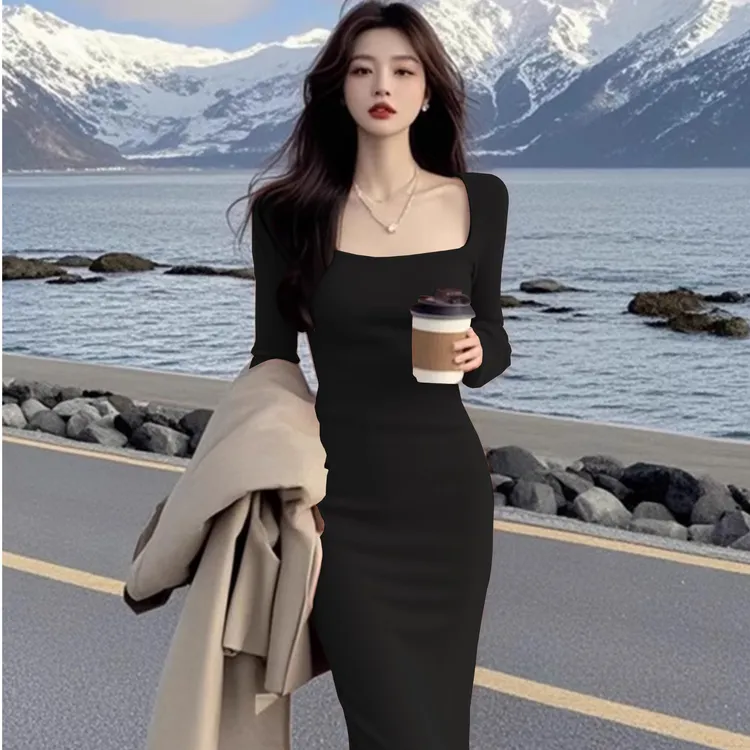 法式温柔风方领气质长袖连衣裙女春秋季新款修身显瘦打底包臀长裙