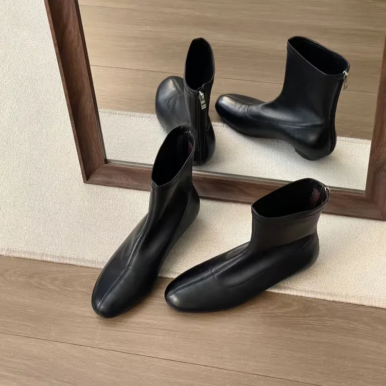 HUSSLOVE 头层牛皮·跟高2.5CM·圆头经典干练通勤风女士瘦瘦靴