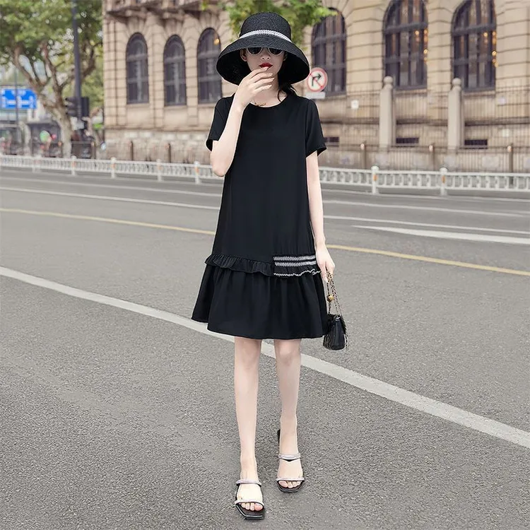 夏季连衣裙2025新款女时尚宽松休闲裙圆领拼接撞色遮肉小黑裙
