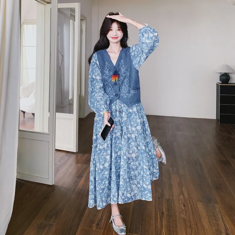 大方得体穿搭一整套女早秋新款轻熟风碎花连衣裙刺绣马甲两件套