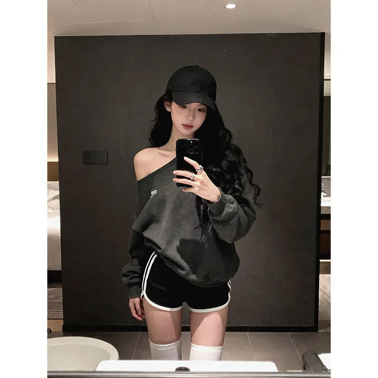 美式复古斜肩卫衣女宽松慵懒风女长袖露肩套头纯欲风上衣百搭短裤