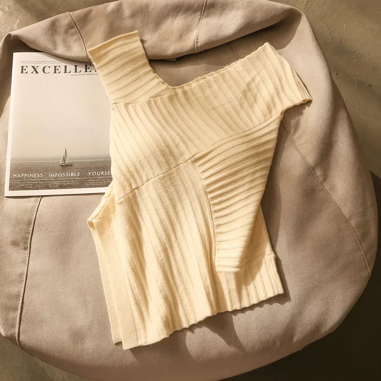 韩系斜肩针织吊带背心女秋冬新款设计感小众内搭打底美背上衣外穿