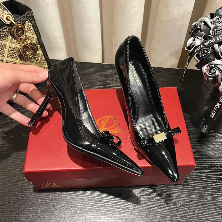 【LVTE心选】2025秋季新款方扣蝴蝶结方头高跟鞋女细跟漆皮黑色单鞋