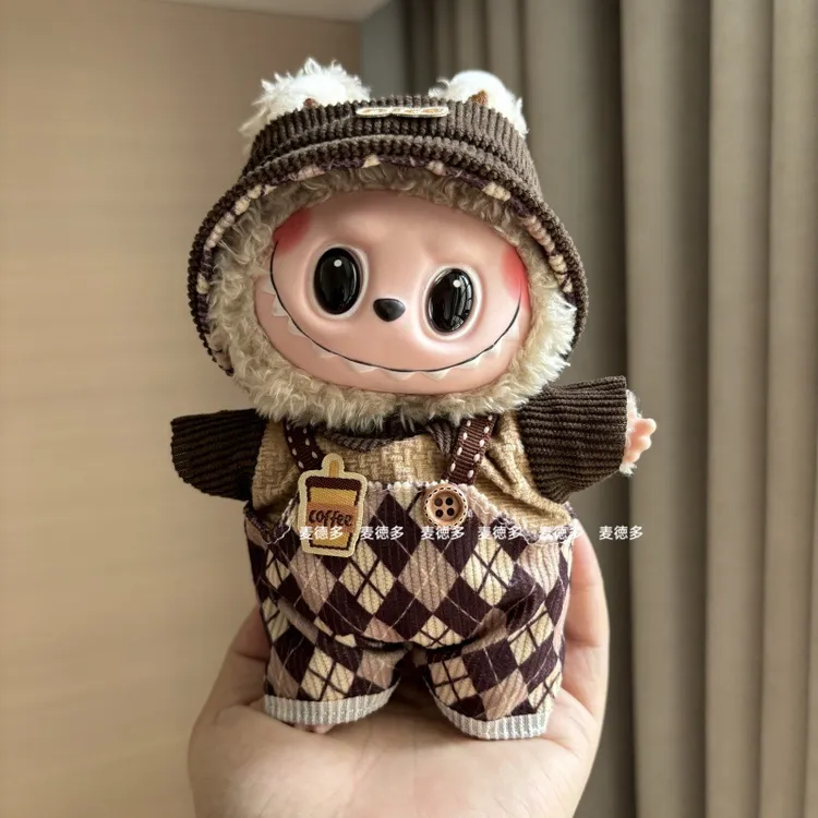 17cm拉布布一二代labubu坐坐派对搪胶公仔大牌背带裤帽子套装着替