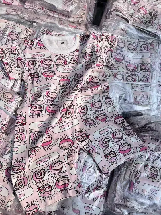 好看的粉色拉布布短袖短爬时尚