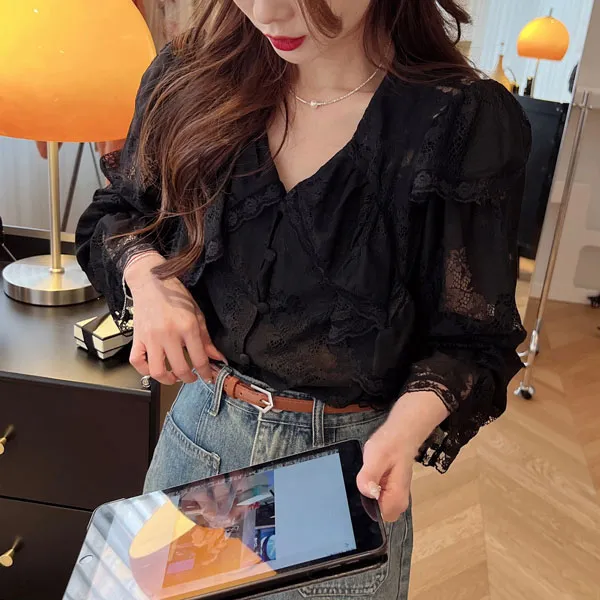 显瘦百搭时尚减龄V领宽松镂空蕾丝洋气设计感小众长袖上衣长袖