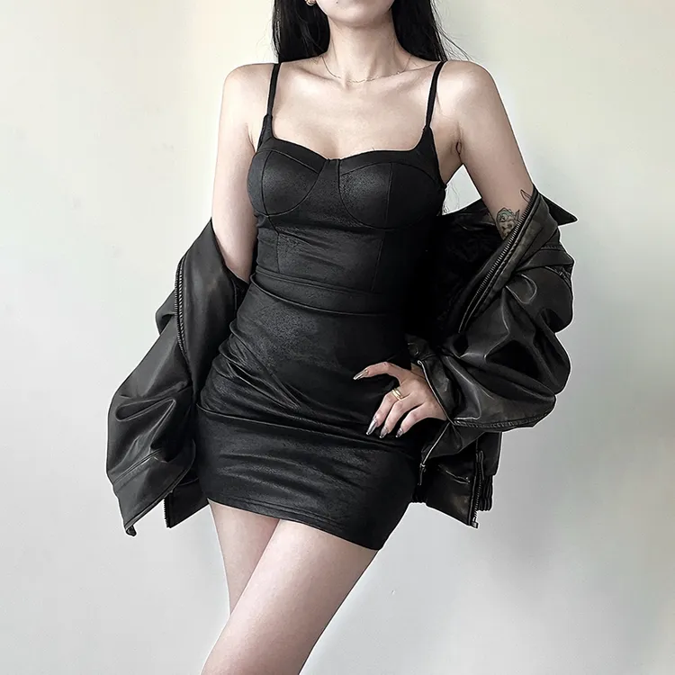 性感V领吊带秋冬打底连衣裙气质修身皱褶显瘦显身材包臀短裙