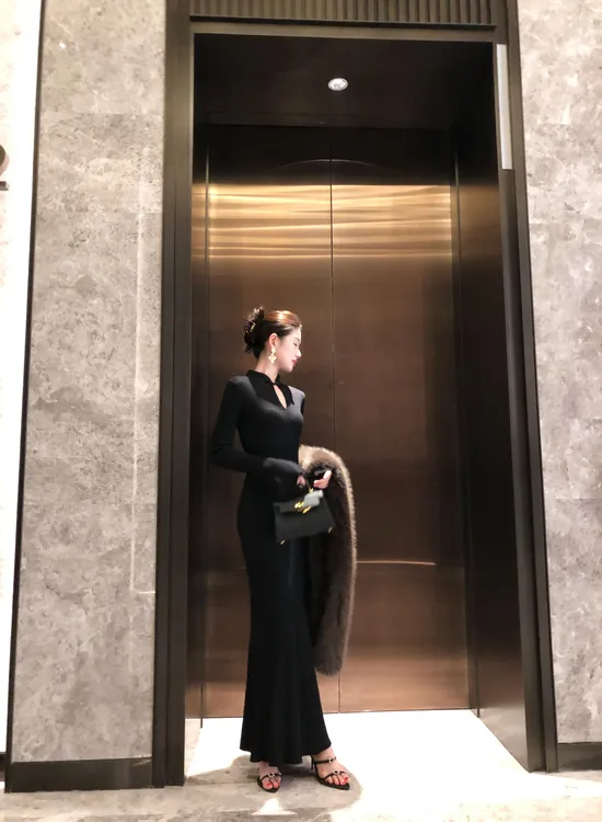 新款秋冬立领新中式长袖连衣裙网红针织性感法式轻奢包臀鱼尾长裙