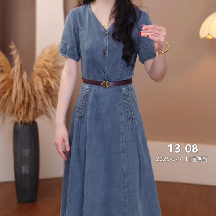 高端软牛仔连衣裙2025年新款时尚气质夏季时尚减龄修身显瘦连衣裙