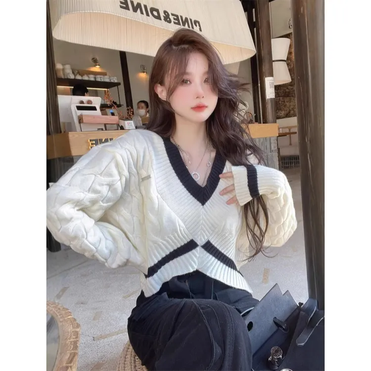 宽松显瘦V领短款针织衫女秋冬小个子慵懒风长袖百搭上衣撞色毛衣