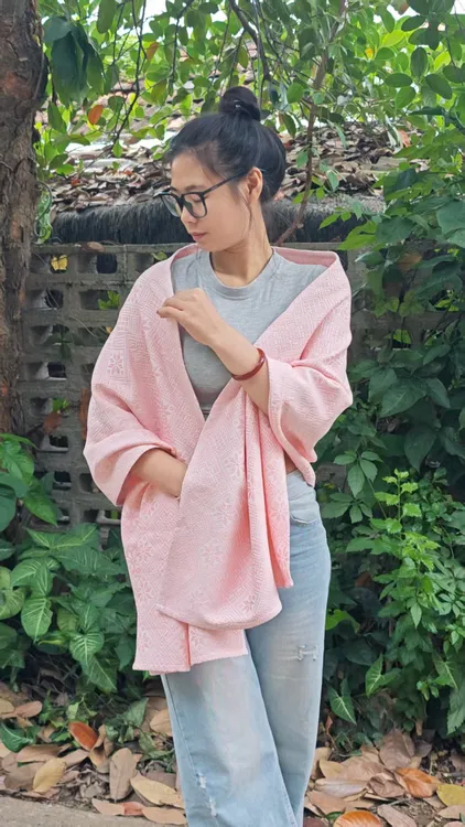 粉色蝶恋花围巾披肩广西壮锦非遗秋冬简约围巾时尚大气明艳