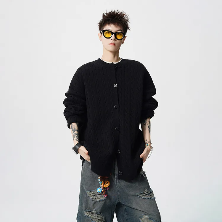 V37复古绞花纯色针织开衫秋季男生宽松休闲百搭纽扣圆领毛衣外套