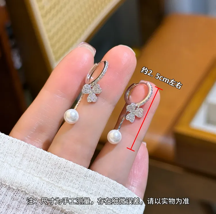 【寻丽】 清新百搭微镶花瓣珠珠耳环商品图