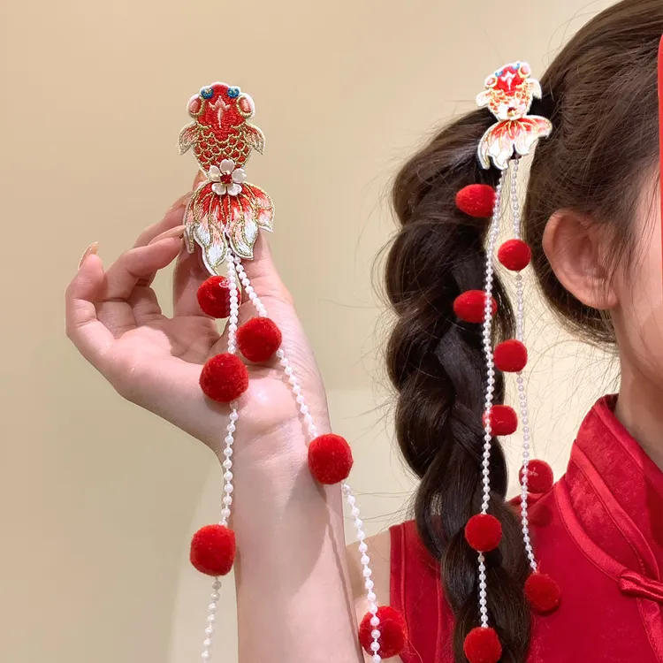 锦鲤附体 红色好运毛球流苏新年发夹节日氛围感发饰2026新款边夹