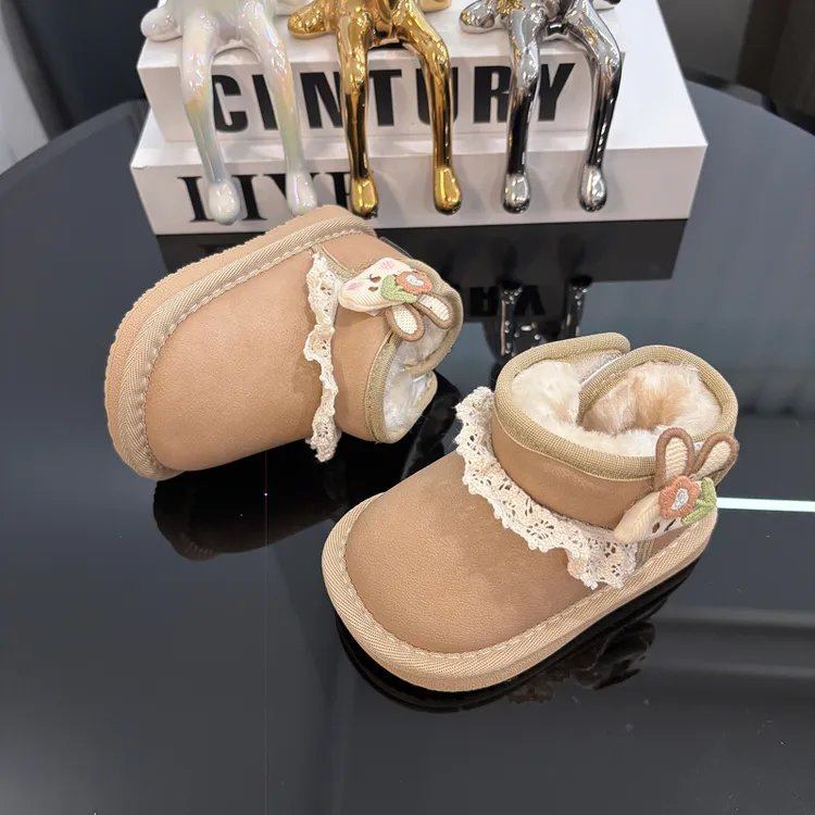 宝宝鞋子冬季新款1-3岁软底加厚保暖婴儿雪地靴小童中帮棉鞋卡通