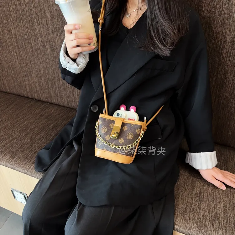 【零钱包-不含壳】老花水桶包款手机背夹时尚潮流通用型号