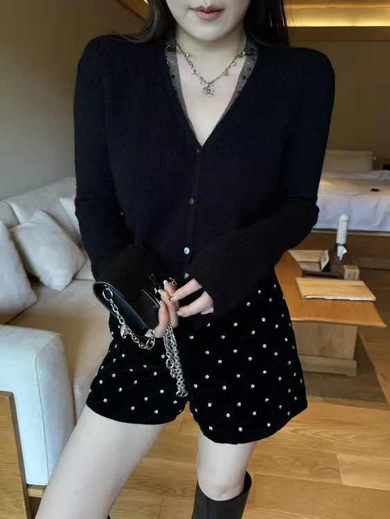 琪琪怪怪大码女装【满钻香香女】重工烫钻丝绒百搭高腰短裤P48137QQ