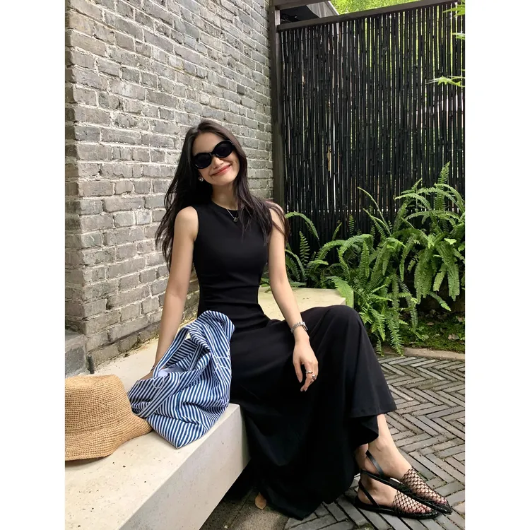 2025夏季设计感收腰显瘦高级气质感长裙黑色圆领针织背心连衣裙女