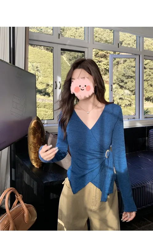 微胖大码扣子收腰不规则V领秋季新款法式胖mm遮肉显瘦长袖上衣