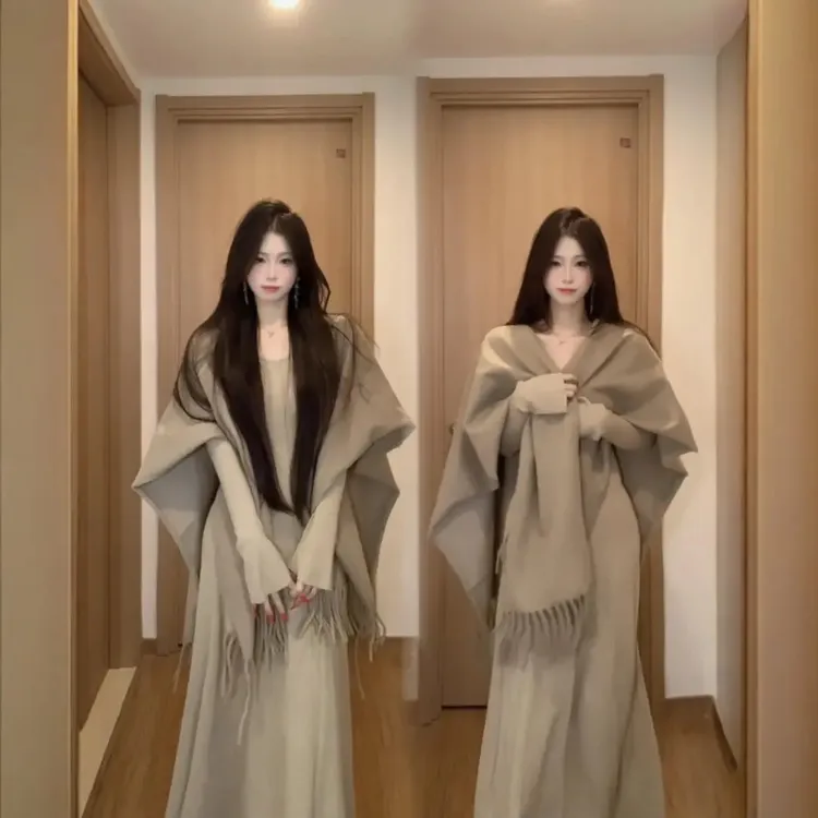 高级感披风温柔气质披肩外搭保暖百搭斗篷流苏围巾纯色
