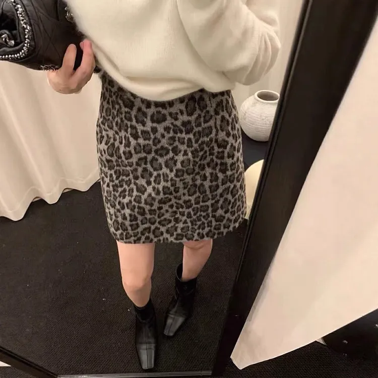 豹纹毛呢半身裙女2025冬新款裙子高腰显廋防走光A字短裙