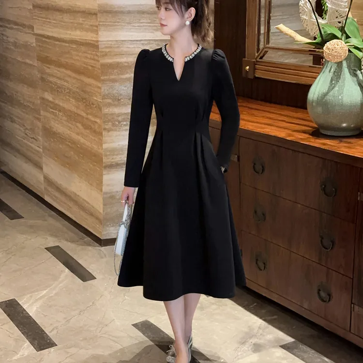 【现货+运费险】秋冬款加厚黑色连衣裙V领钉珠小个子法式长裙显瘦