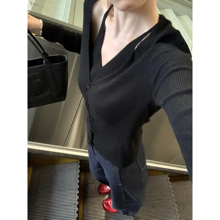 MARIE.COCO秋季新款长袖针织开衫挂脖吊带背心高腰牛仔裤三件套女
