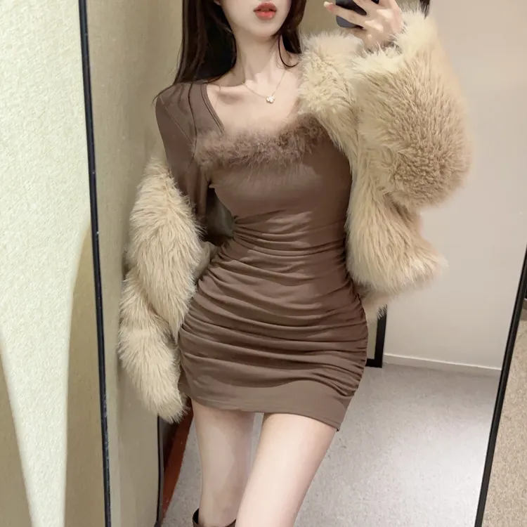 磨毛加厚毛领设计感秋冬修身高腰显瘦包臀黑色气质连衣裙女
