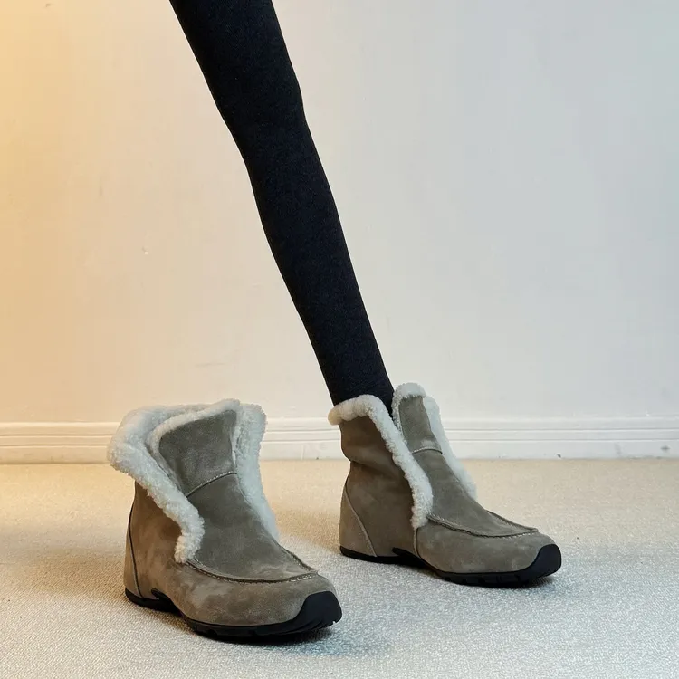 六也「可翻领」保暖百搭内增高真皮圆头简约羊羔毛雪地靴女 L1300