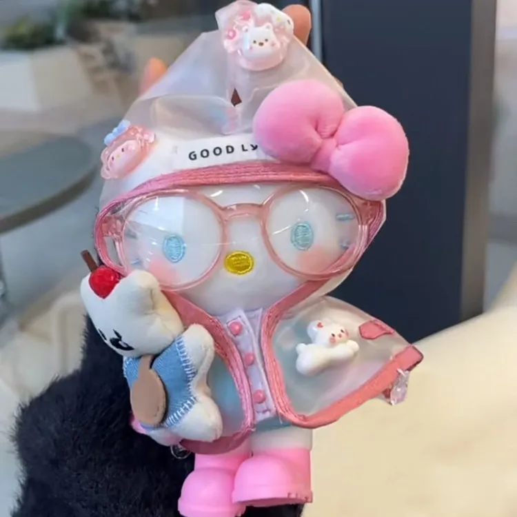 可爱粉色雨衣kt猫挂件包包挂件毛绒公仔玩偶书包钥匙扣挂饰礼物