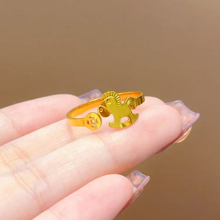 钛钢戒指 马上有钱指环小马铜钱戒指时尚轻奢小众个性高级感尾戒