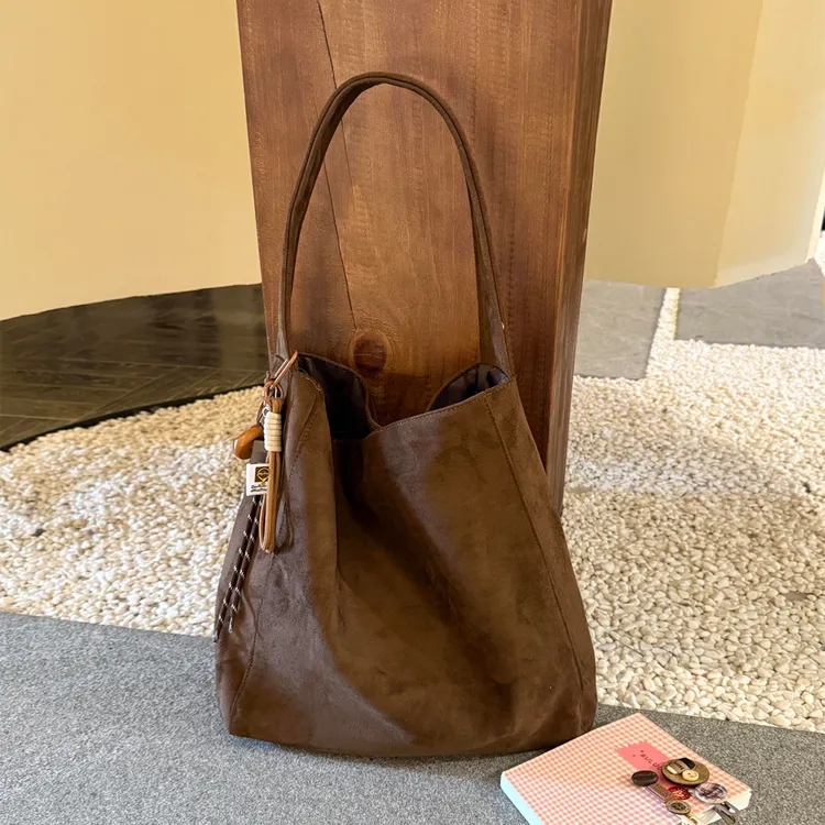 鹿皮绒大容量托特包女士学生上课通勤单肩包美拉德斜跨复古水桶包