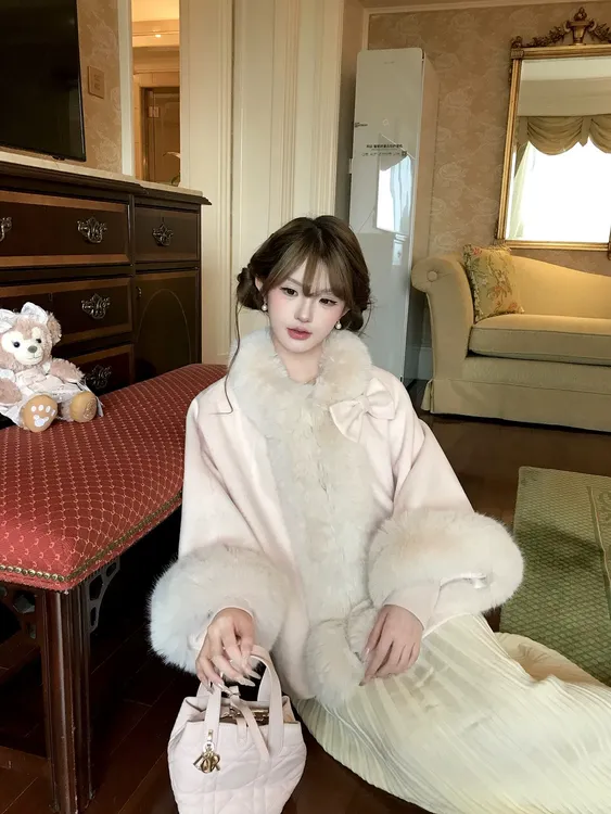 初梦POKEMENG 粉荔千金 以假乱真环保毛拼接单面呢斗篷大衣外套