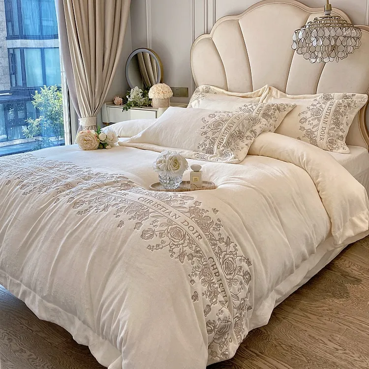 轻奢风秋冬加厚保暖牛奶绒四件套少女心花卉刺绣加绒被套床上用品