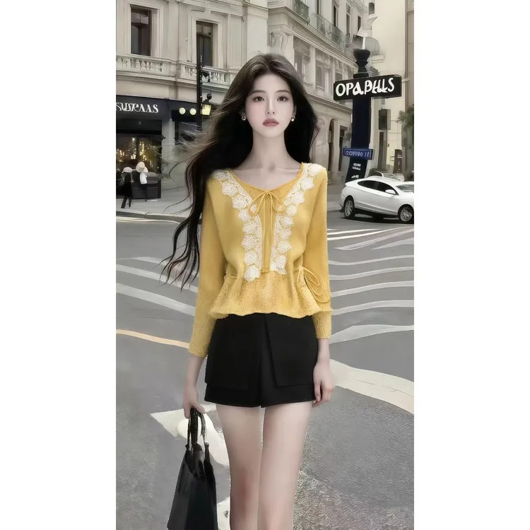 秋季新款氛围感女装黄色低领长袖设计感上衣+黑色百搭短裙两件套
