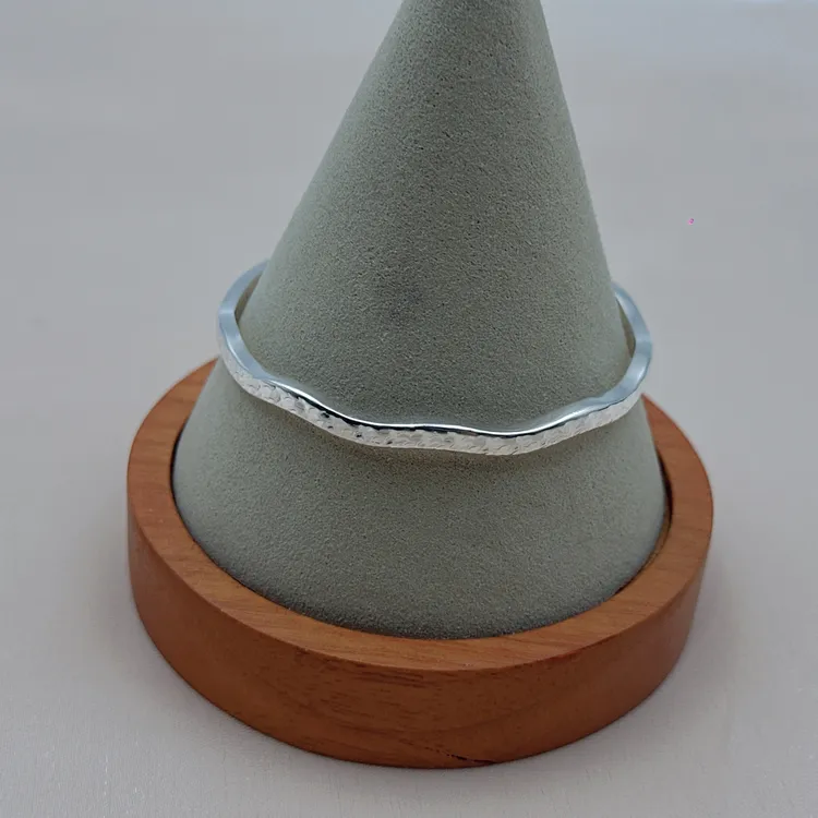 足银手镯 蛇年银9999莫比乌斯碎冰冰手镯女简约实心开口锤纹镯子