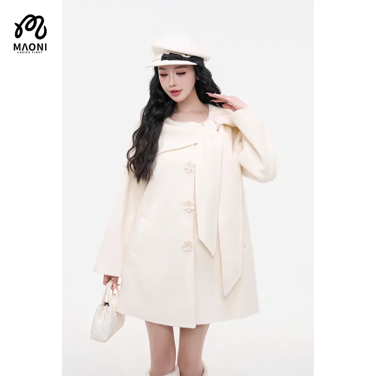 毛妮LADIESFIRST【暖冬织结】蝴蝶结领外套花朵扣女羊毛大衣L2511