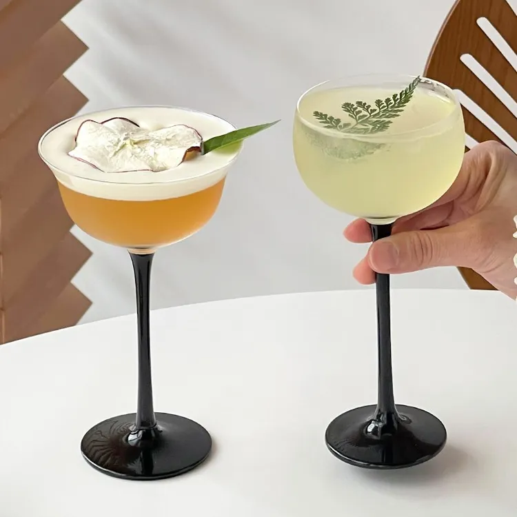 黑杆高脚杯高级感女生特调饮品微醺酒杯鸡尾酒杯香槟杯玻璃杯玻璃