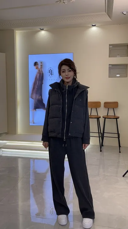 李园家1号店-F15-棉马甲+加绒卫衣外套+加绒阔腿裤三件套