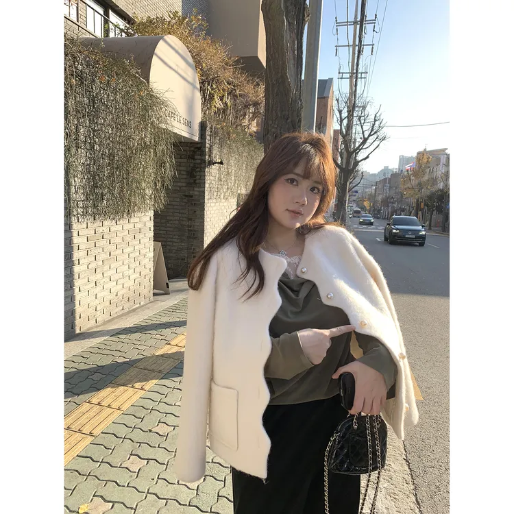 脚趾筋香栀千金 羊毛波浪领澳白小香外套微胖MM大码