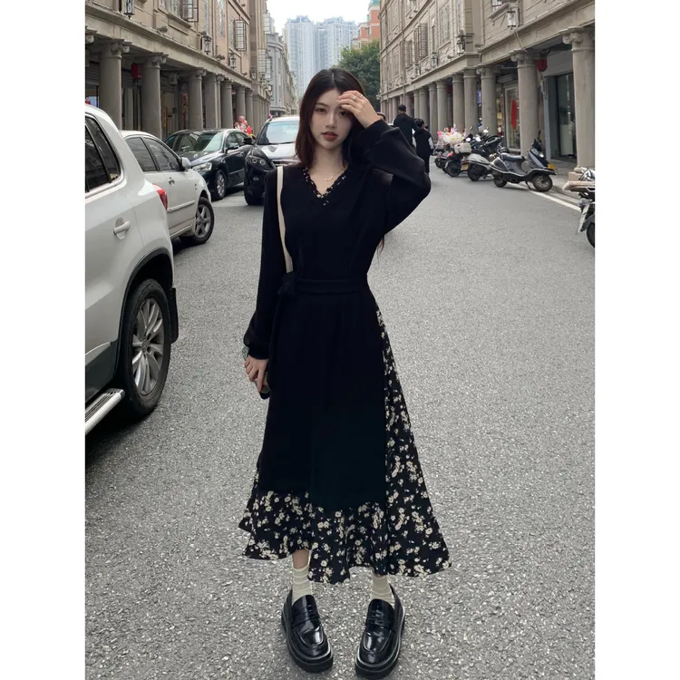复古v领黑色碎花连衣裙女时尚气质秋季新款设计感显瘦长袖小黑裙