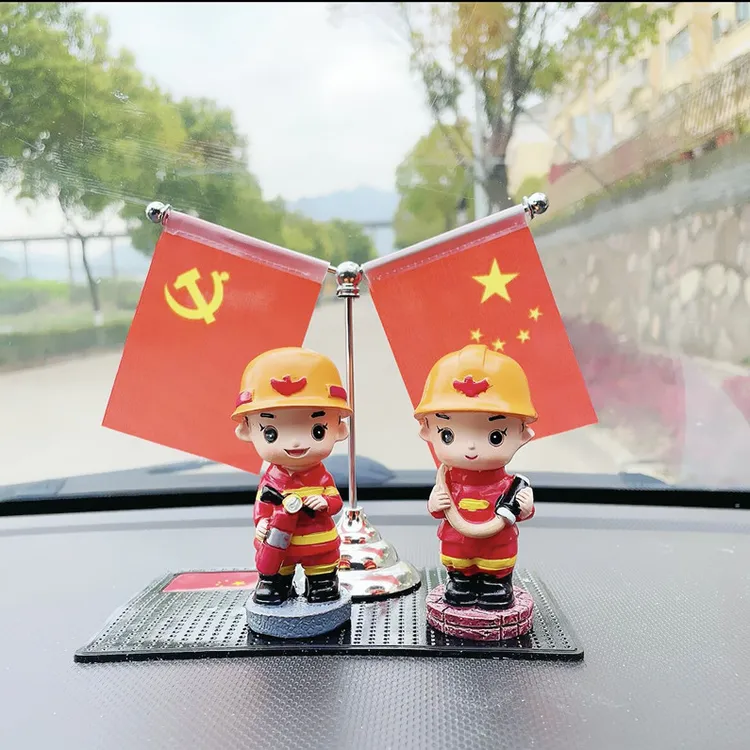 汽车中控台装扮消防员特种兵公仔创意车载装饰用品摆件